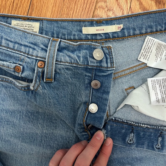 Button fly Levi’s wedgie jeans - Picture 2 of 3